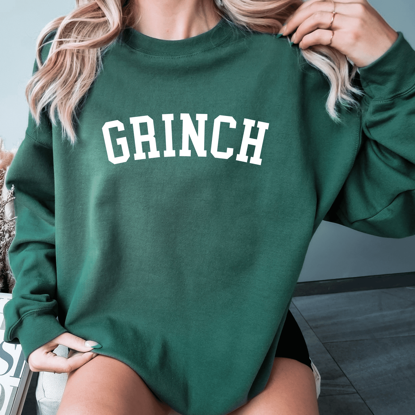 Grinch Sweatshirt, Merry Christmas Sweatshirts, Holiday Crewneck Sweatshirts, Cute Holiday, Plus Sized Christmas, Christmas Aesthetic Gifts