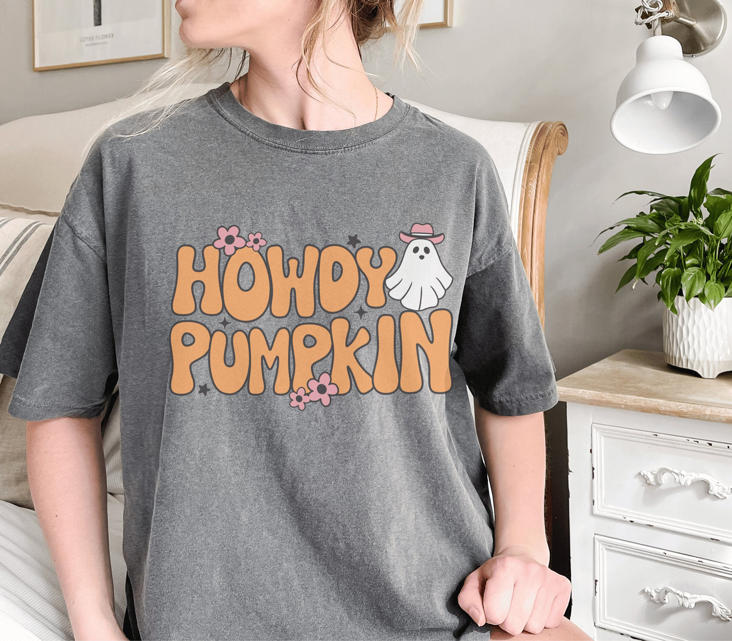 Retro Halloween Shirt Giftful Western ComfortColors Shirt Fall Halloween Hoodi Happy Halloweener Halloween Tshirt Mom-Mom Halloween Shirt