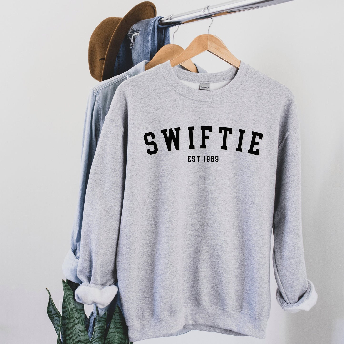 Tay College Crewneck Sweatshirt, Fan Sweatshirt, College Aesthetic